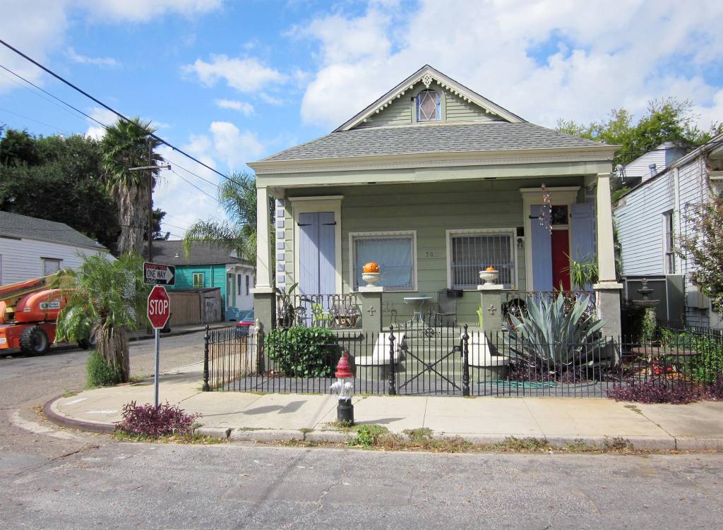Piety Street, bairro de Bywater, Nova Orleans Piety Street, bairro de Bywater, Nova Orleans