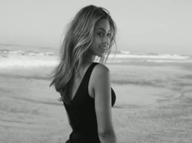 <strong>12. <a href="https://www.youtube.com/watch?v=JXmUYdOVJtc" rel="Beyoncé – Broken-Hearted Girl" target="_blank">Beyoncé – Broken-Hearted Girl</a> - Praia de Malibu, Califórnia, <a href="https://viajeaqui.abril.com.br/paises/estados-unidos" rel="Estados Unidos" target="_self">Estados Unidos</a> </strong>Suspiros por Queen B. Se tivéssemos que definir artistas que dominam a indústria atualmente, ela certamente estaria no topo da lista. O single em questão faz parte do álbum arrebatador I Am... Sasha Fierce (aquele das Single Ladies), que ganhou diversos prêmios e foi aclamado pela crítica e pelo público. <strong><a href="https://www.youtube.com/watch?v=JXmUYdOVJtc" rel="Assista aqui" target="_blank">Assista aqui</a></strong><em><a href="https://www.booking.com/city/us/malibu-beach.pt-br.html?sid=efe6c9de408bb8d78e20e017e616e9f8;dcid=1?aid=332455&label=viagemabril-locacoes-de-videoclipes" rel="Veja preços de hotéis em Malibu no Booking.com" target="_blank">Veja preços de hotéis em Malibu no Booking.com</a></em> <strong>12. <a href="https://www.youtube.com/watch?v=JXmUYdOVJtc" rel="Beyoncé – Broken-Hearted Girl" target="_blank">Beyoncé – Broken-Hearted Girl</a> - Praia de Malibu, Califórnia, <a href="https://viajeaqui.abril.com.br/paises/estados-unidos" rel="Estados Unidos" target="_self">Estados Unidos</a> </strong>Suspiros por Queen B. Se tivéssemos que definir artistas que dominam a indústria atualmente, ela certamente estaria no topo da lista. O single em questão faz parte do álbum arrebatador I Am... Sasha Fierce (aquele das Single Ladies), que ganhou diversos prêmios e foi aclamado pela crítica e pelo público. <strong><a href="https://www.youtube.com/watch?v=JXmUYdOVJtc" rel="Assista aqui" target="_blank">Assista aqui</a></strong><em><a href="https://www.booking.com/city/us/malibu-beach.pt-br.html?sid=efe6c9de408bb8d78e20e017e616e9f8;dcid=1?aid=332455&label=viagemabril-locacoes-de-videoclipes" rel="Veja preços de hotéis em Malibu no Booking.com" target="_blank">Veja preços de hotéis em Malibu no Booking.com</a></em>