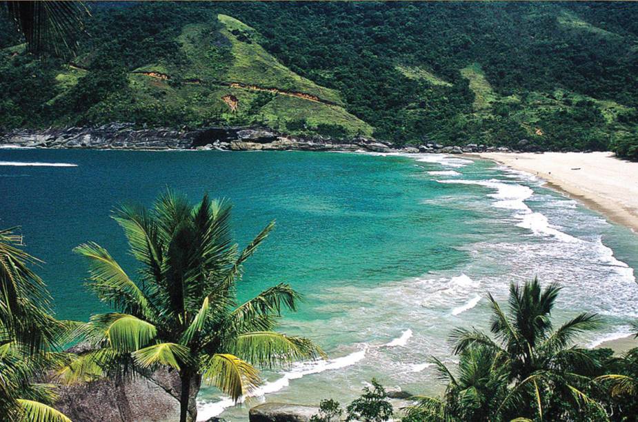 Depois de uma trilha de 4 horas, o visitante chega à praia do Bonete; recomenda-se usar repelente para mosquitos