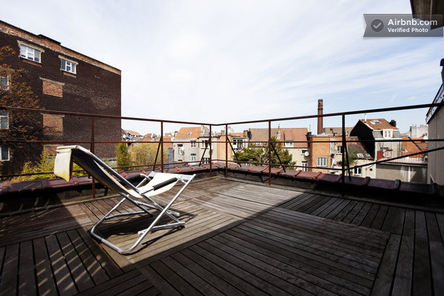 <a href="https://www.airbnb.com.br/rooms/1141316" rel="15. Bruxelas, Bélgica" target="_blank"><strong>15. Bruxelas, Bélgica</strong></a>Localizado na região central da cidade, fica próximo de estação de trem, bares, padarias e restaurantes