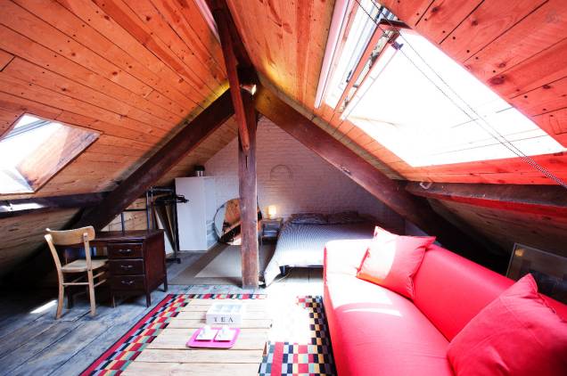 <a href="https://www.airbnb.com.br/rooms/1141316" rel="15. Bruxelas, Bélgica" target="_blank"><strong>15. Bruxelas, Bélgica</strong></a>O estúdio todo feito de madeira acomoda até três pessoas, tem sala de estar, cozinha, terraço compartilhado, máquina de lavar e wi-fi <a href="https://www.airbnb.com.br/rooms/1141316" rel="15. Bruxelas, Bélgica" target="_blank"><strong>15. Bruxelas, Bélgica</strong></a>O estúdio todo feito de madeira acomoda até três pessoas, tem sala de estar, cozinha, terraço compartilhado, máquina de lavar e wi-fi