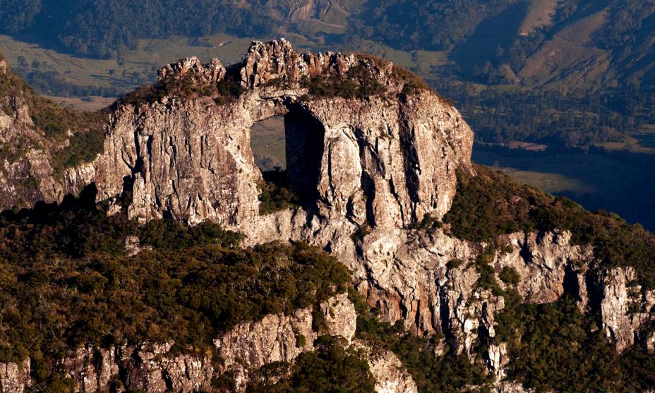 <strong><a href="https://viajeaqui.abril.com.br/cidades/br-sc-urubici" rel="18. Urubici (SC)" target="_self">18. Urubici (SC)</a></strong>                As paisagens incríveis da <strong>Pedra Furada </strong>(foto), no <a href="https://viajeaqui.abril.com.br/estabelecimentos/br-sc-urubici-atracao-morro-da-igreja" rel="Morro da Igreja" target="_self">Morro da Igreja</a>, são o grande destaque, proporcionando ao viajante uma visão e tanto