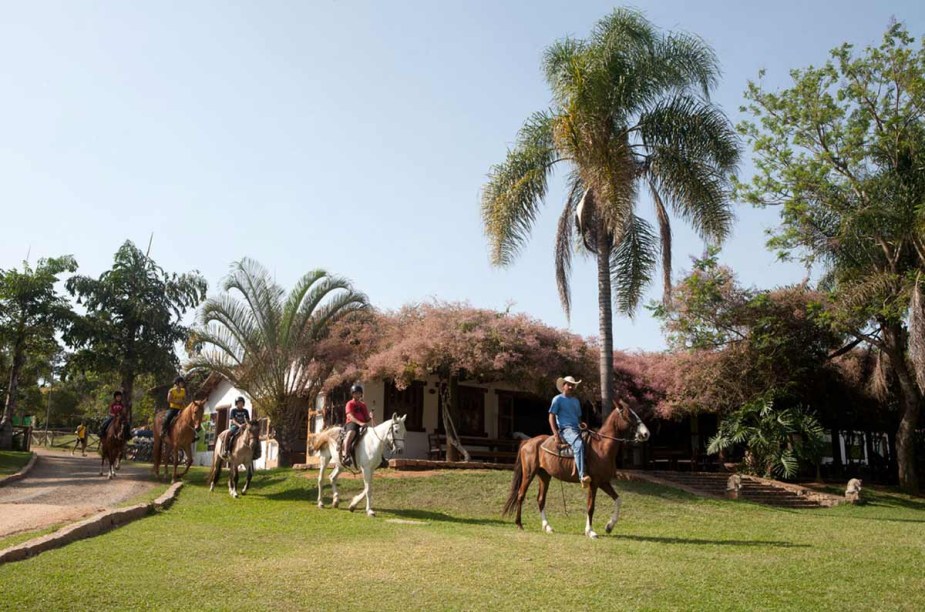 Cavalgadas estão entre as atividades oferecidas pelo hotel-fazenda. A mais famosa, a Cavalgada da Queima do Alho, ocorre todo mês de setembro e recria as viagens realizadas por tropeiros pelo interior do país