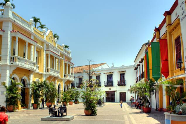 <strong><a href="https://viajeaqui.abril.com.br/cidades/colombia-cartagena" rel="Cartagena das Índias" target="_self">Cartagena das Índias</a></strong> Considerada uma das mais belas cidades do país, emoldurada por uma charmosa baía e cercada por ótimas praias, <a href="https://viajeaqui.abril.com.br/cidades/colombia-cartagena" rel="Cartagena das Índias" target="_self">Cartagena das Índias</a><strong> </strong>é, também, uma das mais conservadas cidades históricas de toda a Colômbia <em><a href="https://www.booking.com/city/co/cartagena.pt-br.html?aid=332455&label=viagemabril-cenarios-da-colombia" rel="Veja preços de hotéis em Cartagena no Booking.com" target="_blank">Veja preços de hotéis em Cartagena no Booking.com</a></em> <strong><a href="https://viajeaqui.abril.com.br/cidades/colombia-cartagena" rel="Cartagena das Índias" target="_self">Cartagena das Índias</a></strong> Considerada uma das mais belas cidades do país, emoldurada por uma charmosa baía e cercada por ótimas praias, <a href="https://viajeaqui.abril.com.br/cidades/colombia-cartagena" rel="Cartagena das Índias" target="_self">Cartagena das Índias</a><strong> </strong>é, também, uma das mais conservadas cidades históricas de toda a Colômbia <em><a href="https://www.booking.com/city/co/cartagena.pt-br.html?aid=332455&label=viagemabril-cenarios-da-colombia" rel="Veja preços de hotéis em Cartagena no Booking.com" target="_blank">Veja preços de hotéis em Cartagena no Booking.com</a></em>