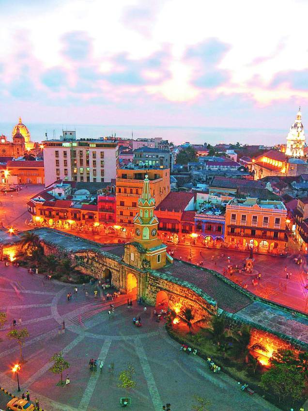 <strong><a href="https://viajeaqui.abril.com.br/cidades/colombia-cartagena" rel="Cartagena das Índias" target="_self">Cartagena das Índias</a></strong> A cidade de <a href="https://viajeaqui.abril.com.br/cidades/colombia-cartagena" rel="Cartagena" target="_self">Cartagena</a> é famosa por seu centro histórico, fortificado com muros de pedras do século 16, e casinhas coloridas que abrigam bares, restaurantes, butiques charmosas e até hotéis e pousadinhas românticas <em><a href="https://www.booking.com/city/co/cartagena.pt-br.html?aid=332455&label=viagemabril-cenarios-da-colombia" rel="Veja preços de hotéis em Cartagena no Booking.com" target="_blank">Veja preços de hotéis em Cartagena no Booking.com</a></em> <strong><a href="https://viajeaqui.abril.com.br/cidades/colombia-cartagena" rel="Cartagena das Índias" target="_self">Cartagena das Índias</a></strong> A cidade de <a href="https://viajeaqui.abril.com.br/cidades/colombia-cartagena" rel="Cartagena" target="_self">Cartagena</a> é famosa por seu centro histórico, fortificado com muros de pedras do século 16, e casinhas coloridas que abrigam bares, restaurantes, butiques charmosas e até hotéis e pousadinhas românticas <em><a href="https://www.booking.com/city/co/cartagena.pt-br.html?aid=332455&label=viagemabril-cenarios-da-colombia" rel="Veja preços de hotéis em Cartagena no Booking.com" target="_blank">Veja preços de hotéis em Cartagena no Booking.com</a></em>