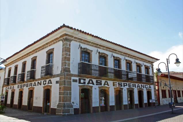 <strong><a href="https://viajeaqui.abril.com.br/estabelecimentos/br-sp-sao-sebastiao-atracao-centro-historico" rel="Centro Histórico" target="_blank">Centro Histórico</a> de <a href="https://viajeaqui.abril.com.br/cidades/br-sp-sao-sebastiao" rel="São Sebastião (SP)" target="_blank">São Sebastião (SP)</a></strong> Vale a pena reservar pelo menos uma hora para caminhar pelo colorido Centro Histórico de São Sebastião. Observe as construções dos séculos 17 e 18: a<strong> </strong>Igreja Matriz, a antiga casa de Câmara e Cadeia, o antigo Hotel Praia, a Casa Esperança (foto). O tour termina na Capela de São Gonçalo, que abriga o Museu de Arte Sacra. <strong>Quando</strong>: todos os dias, em qualquer horário. Não esqueça seu guarda-chuva! <strong>Quanto:</strong> gratuito. <strong><a href="https://viajeaqui.abril.com.br/estabelecimentos/br-sp-sao-sebastiao-atracao-centro-historico" rel="Centro Histórico" target="_blank">Centro Histórico</a> de <a href="https://viajeaqui.abril.com.br/cidades/br-sp-sao-sebastiao" rel="São Sebastião (SP)" target="_blank">São Sebastião (SP)</a></strong> Vale a pena reservar pelo menos uma hora para caminhar pelo colorido Centro Histórico de São Sebastião. Observe as construções dos séculos 17 e 18: a<strong> </strong>Igreja Matriz, a antiga casa de Câmara e Cadeia, o antigo Hotel Praia, a Casa Esperança (foto). O tour termina na Capela de São Gonçalo, que abriga o Museu de Arte Sacra. <strong>Quando</strong>: todos os dias, em qualquer horário. Não esqueça seu guarda-chuva! <strong>Quanto:</strong> gratuito.