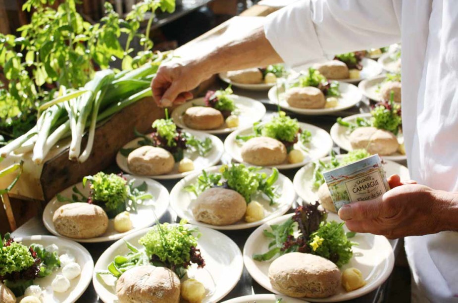 <strong>Noorderzon, Groningen</strong>        Comes e bebes preparados com alimentos orgânicos fazem parte do evento. As embalagens usadas são todas recicláveis.