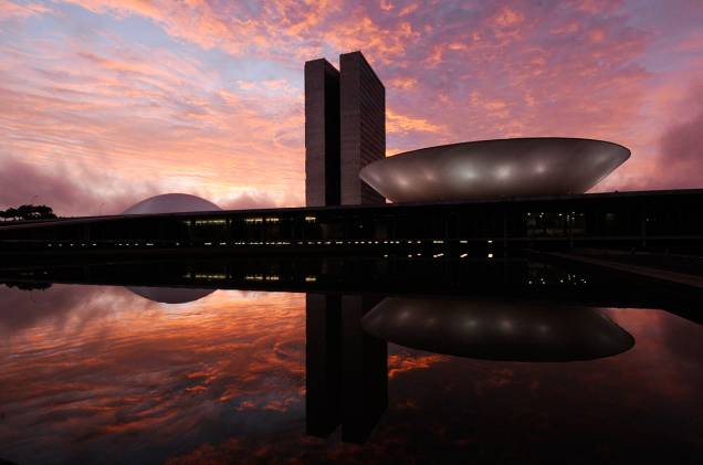 <a href="https://viajeaqui.abril.com.br/cidades/br-df-brasilia" target="_blank" rel="noopener"><strong>Brasília (DF) </strong></a> Diferente de qualquer cidade do Brasil, a capital do Distrito Federal merece ser conhecida pela sua arquitetura e urbanismo únicos. Preste atenção na maneira como a cidade flui e se organiza. Vá além do incrível conjunto de obras de Niemeyer e Lucio Costa e conheça também o Parque da Cidade, maior parque urbano do mundo <a href="https://www.booking.com/city/br/brasilia.pt-br.html?aid=332455&label=viagemabril-voltapelobrasil" target="_blank" rel="noopener"><em>Veja hotéis em Brasília no booking.com</em></a> <a href="https://viajeaqui.abril.com.br/cidades/br-df-brasilia" target="_blank" rel="noopener"><strong>Brasília (DF) </strong></a> Diferente de qualquer cidade do Brasil, a capital do Distrito Federal merece ser conhecida pela sua arquitetura e urbanismo únicos. Preste atenção na maneira como a cidade flui e se organiza. Vá além do incrível conjunto de obras de Niemeyer e Lucio Costa e conheça também o Parque da Cidade, maior parque urbano do mundo <a href="https://www.booking.com/city/br/brasilia.pt-br.html?aid=332455&label=viagemabril-voltapelobrasil" target="_blank" rel="noopener"><em>Veja hotéis em Brasília no booking.com</em></a>