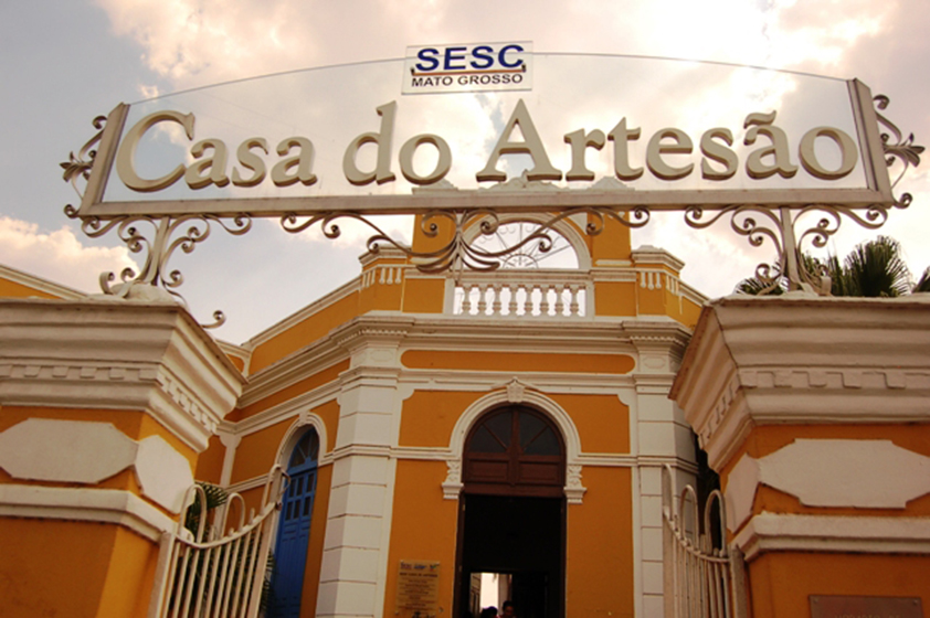 A Casa do Artesão reúne cerêmica, tecelagem, artefatos indígenas, doces e licores caseiros