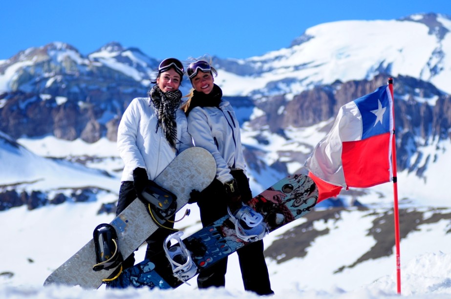 <strong>Valle Nevado, Chile</strong>Tentadoramente próximo à capital Santiago, <a href="https://viajeaqui.abril.com.br/cidades/chile-valle-nevado" rel="Valle Nevado" target="_blank">Valle Nevado</a>, juntamente com La Parva e El Colorado, oferece a maior área esquiável dos Andes. É um dos destinos com melhor facilidade de acesso para os brasileiros, uma vantagem e tanto para quem tem pouco tempo ou viaja com crianças que não suportam longas viagens