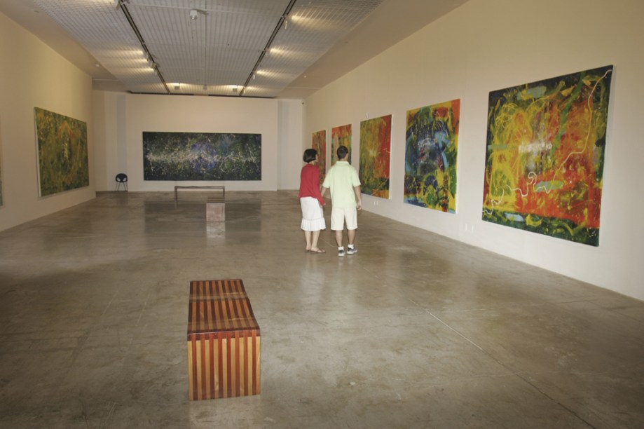 Os apreciadores de arte podem visitar as cinco galerias que compõem a Caixa Cultural, localizada no Setor Bancário Sul