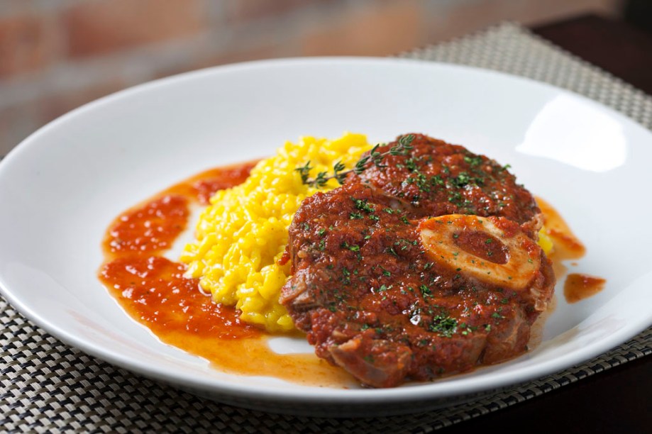 No jantar da Belo Horizonte Restaurant Week no italiano DIstinto, o chef criou o prato principal Ossobuco alla milanese: ossobuco cozido lentamente em molho de pomodoro e temperos, acompanhado de risoto de açafrão e gremolata. 