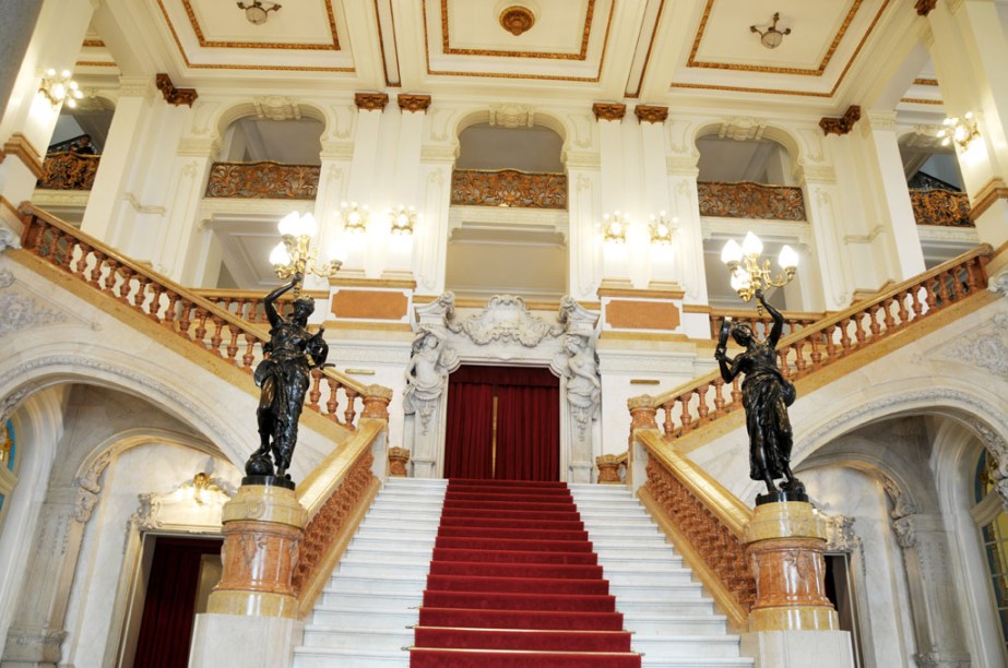 Após reforma, o Theatro Municipal de São Paulo conquista o prêmio de Atração do Ano no GUIA BRASIL 2012