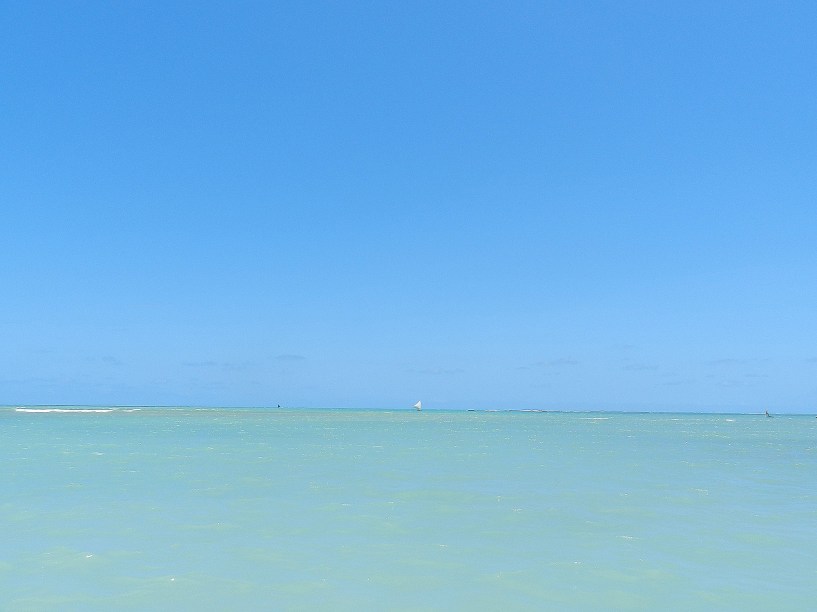 Pouquíssimos barcos ficam na região das piscinas naturais