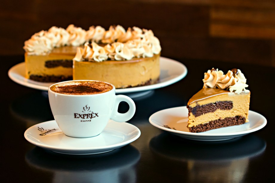 <strong>Exprèx Caffè (XV de Novembro):</strong> 1 Capuccino + 1 Canolli recheado com creme de baunilha ou 1 Petit Gateau de Doce de Leite (R$12,00), ou um Blend espresso Grenat (R$ 4,00)