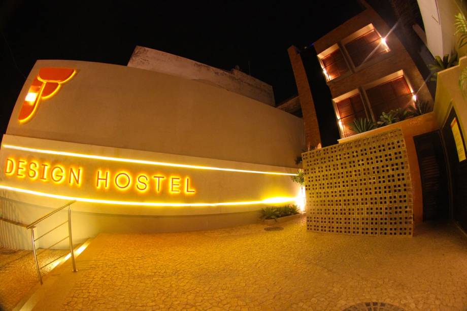 Fachada do F Design Hostel, em Salvador, Bahia
