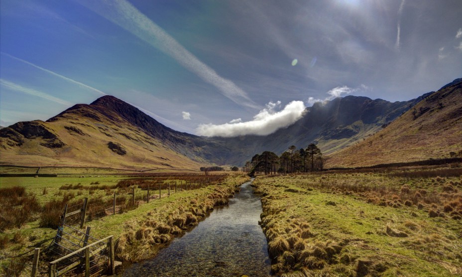 O caminho íngreme da Fleetwith Pike, em Buttermere, <a href="https://viajeaqui.abril.com.br/paises/reino-unido?iframe=true" rel="Reino Unido" target="_self">Reino Unido</a>