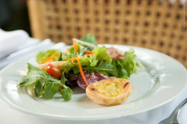 <a href="https://viajeaqui.abril.com.br/estabelecimentos/br-sp-sao-paulo-restaurante-florina" rel="Florina" target="_blank"><strong>Florina</strong></a>No Restaurant Week 2014, o Florina só oferece cardápio de jantar. Na entrada, uma das opções é a tortinha de alho-poró com salada verde <a href="https://viajeaqui.abril.com.br/estabelecimentos/br-sp-sao-paulo-restaurante-florina" rel="Florina" target="_blank"><strong>Florina</strong></a>No Restaurant Week 2014, o Florina só oferece cardápio de jantar. Na entrada, uma das opções é a tortinha de alho-poró com salada verde