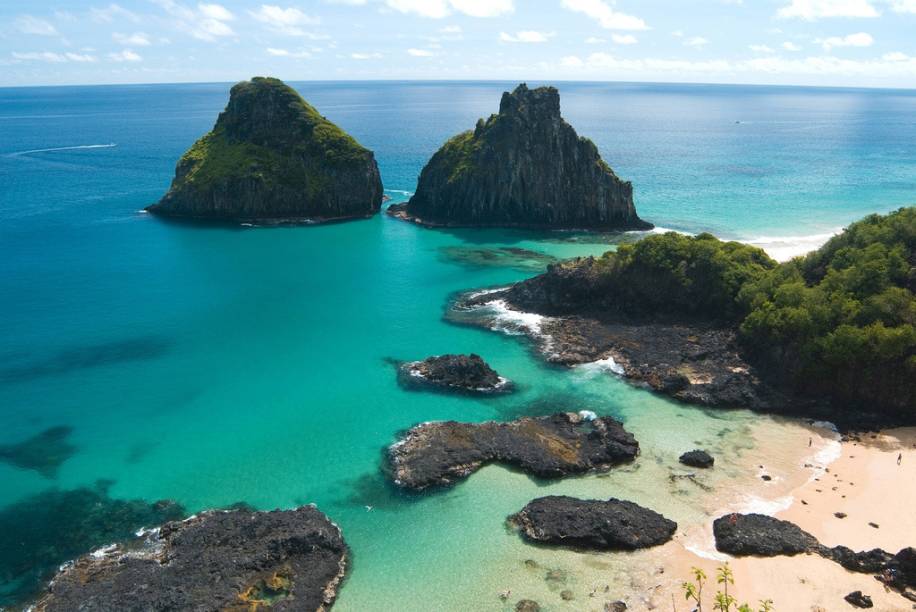 Vista do Morro Dois Irmãos, em Fernando de Noronha