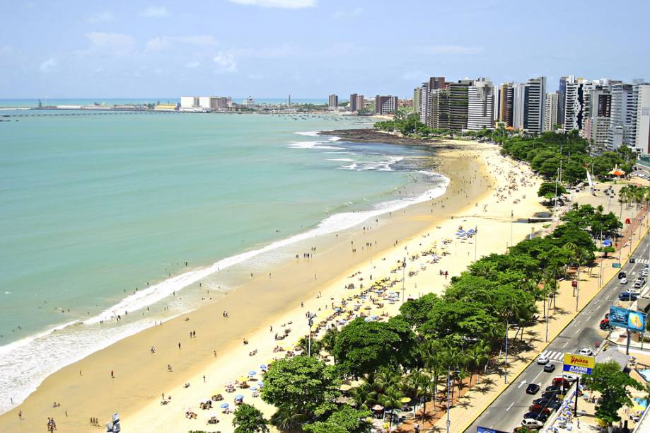 <strong>TRÊS NOITES EM DUAS-ESTRELAS EM <a href="https://viajeaqui.abril.com.br/cidades/br-ce-fortaleza" rel="FORTALEZA" target="_self">FORTALEZA</a></strong>    3 noites no econômico <a href="https://www.bristolhoteis.com.br" rel="Bristol Jangada Fortaleza" target="_blank">Bristol Jangada Fortaleza</a> com traslados.    <strong>Quando:</strong> Em 15/10.    <strong>Quem leva:</strong> a <a href="https://viagensmaster.com.br" rel="VIAGENS MASTER" target="_blank">VIAGENS MASTER</a>    <strong>Quanto: </strong>R$ 1 293