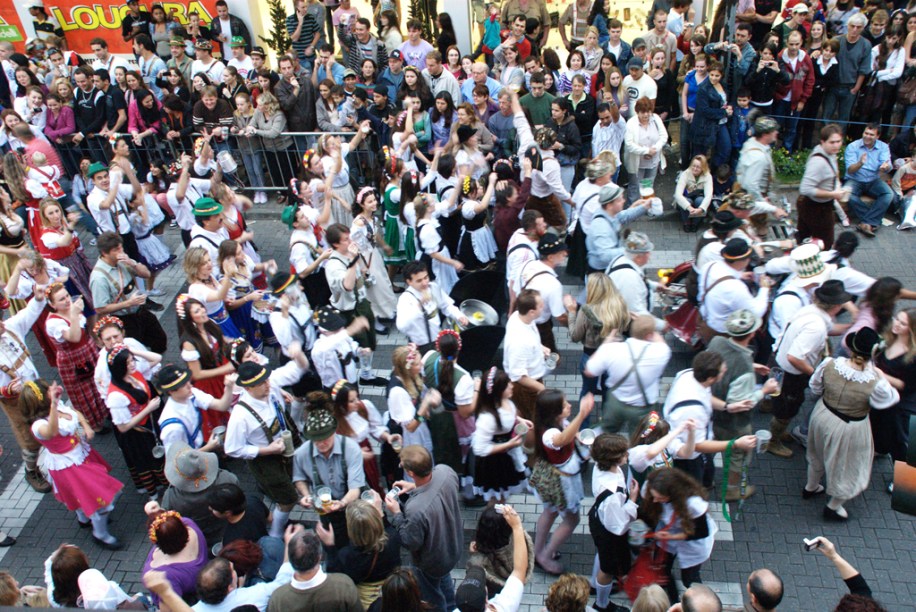 <strong>Blumenau, Santa Catarina</strong> Não há como deixar <a href="https://viajeaqui.abril.com.br/cidades/br-sc-blumenau">Blumenau </a>fora da lista. Sua Oktoberfest é a maior da América do Sul e atrai dezenas de milhares de visitantes todos os anos