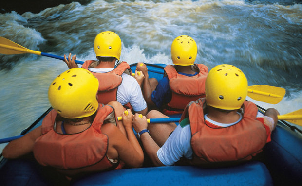 A cidade é a capital paulista do turismo de aventura. O rafting no rio Jacaré-Pepira é um dos programas mais procurados. Tirolesas e rapéis também são populares. <a href="https://www.booking.com/searchresults.pt-br.html?aid=332455&lang=pt-br&sid=eedbe6de09e709d664615ac6f1b39a5d&sb=1&src=searchresults&src_elem=sb&error_url=https%3A%2F%2Fwww.booking.com%2Fsearchresults.pt-br.html%3Faid%3D332455%3Bsid%3Deedbe6de09e709d664615ac6f1b39a5d%3Bcity%3D18959%3Bclass_interval%3D1%3Bdest_id%3D-634931%3Bdest_type%3Dcity%3Bdtdisc%3D0%3Bfrom_sf%3D1%3Bgroup_adults%3D2%3Bgroup_children%3D0%3Binac%3D0%3Bindex_postcard%3D0%3Blabel_click%3Dundef%3Bno_rooms%3D1%3Boffset%3D0%3Bpostcard%3D0%3Braw_dest_type%3Dcity%3Broom1%3DA%252CA%3Bsb_price_type%3Dtotal%3Bsearch_selected%3D1%3Bsrc%3Dsearchresults%3Bsrc_elem%3Dsb%3Bss%3DCapara%25C3%25B3%252C%2520%25E2%2580%258BMinas%2520Gerais%252C%2520%25E2%2580%258BBrasil%3Bss_all%3D0%3Bss_raw%3DAlto%2520Capara%25C3%25B3%3Bssb%3Dempty%3Bsshis%3D0%3Bssne_untouched%3DPresidente%2520Figueiredo%26%3B&ss=Brotas%2C+%E2%80%8BS%C3%A3o+Paulo%2C+%E2%80%8BBrasil&ssne=Capara%C3%B3&ssne_untouched=Capara%C3%B3&city=-634931&checkin_monthday=&checkin_month=&checkin_year=&checkout_monthday=&checkout_month=&checkout_year=&no_rooms=1&group_adults=2&group_children=0&highlighted_hotels=&from_sf=1&ss_raw=Brotas&ac_position=0&ac_langcode=xb&dest_id=-631584&dest_type=city&search_pageview_id=5af371fd3c720003&search_selected=true&search_pageview_id=5af371fd3c720003&ac_suggestion_list_length=5&ac_suggestion_theme_list_length=0" target="_blank" rel="noopener"><em>Busque hospedagens em Brotas </em></a>