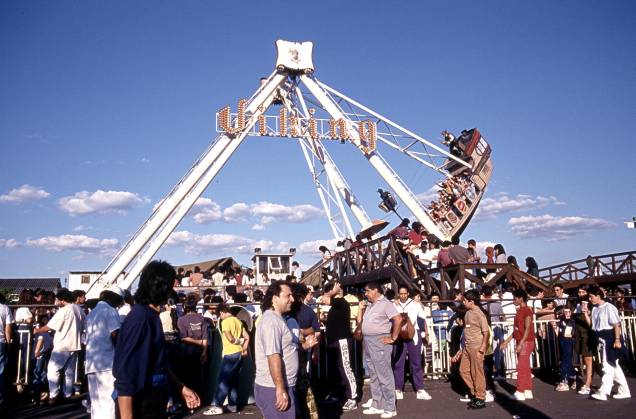 Barco Viking, no Playcenter, em São Paulo (1991): o vai e volta que dava vertigens (e, às vezes, náuseas) Barco Viking, no Playcenter, em São Paulo (1991): o vai e volta que dava vertigens (e, às vezes, náuseas)