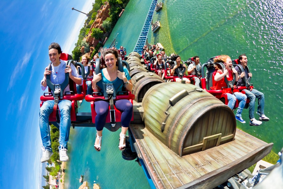 <strong>10. PortAventura – Salou, <a href="https://viajeaqui.abril.com.br/paises/espanha" rel="Espanha " target="_blank">Espanha </a></strong>    O parque temático mais famoso da Espanha fica a uma hora de Barcelona e é dividido em seis áreas: “Meditarrània”, “Polynesia”, “China”, “México”, “Far West” e “SésamoAventura”. As atrações mais reconhecidas são montanhas-russas radicais e show temáticos