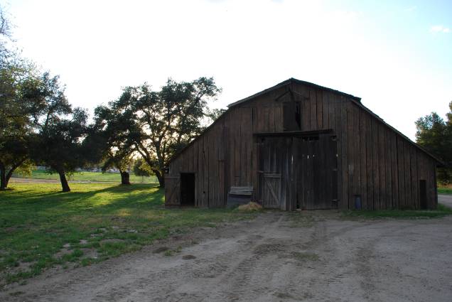 <strong>17. <a href="https://www.youtube.com/watch?v=rId6PKlDXeU" rel="Mumford & Sons – Hopeless Wanderer" target="_blank">Mumford & Sons – Hopeless Wanderer</a> - Golden Oak Ranch, Newhall, California, <a href="https://viajeaqui.abril.com.br/paises/estados-unidos" rel="Estados Unidos" target="_self">Estados Unidos</a></strong> O clipe é divertidíssimo! Os membros da banda aproveitaram as comparações com os atores Ed Helms, Jason Bateman, Jason Sudeikis e Will Forte para incluí-los nos cenários do rancho de <strong>Golden Oak</strong>. Qualquer referência a <em>Se Beber Não Case</em> não é mera coincidência <strong>17. <a href="https://www.youtube.com/watch?v=rId6PKlDXeU" rel="Mumford & Sons – Hopeless Wanderer" target="_blank">Mumford & Sons – Hopeless Wanderer</a> - Golden Oak Ranch, Newhall, California, <a href="https://viajeaqui.abril.com.br/paises/estados-unidos" rel="Estados Unidos" target="_self">Estados Unidos</a></strong> O clipe é divertidíssimo! Os membros da banda aproveitaram as comparações com os atores Ed Helms, Jason Bateman, Jason Sudeikis e Will Forte para incluí-los nos cenários do rancho de <strong>Golden Oak</strong>. Qualquer referência a <em>Se Beber Não Case</em> não é mera coincidência