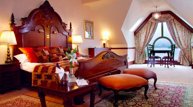 <strong>18. Harveys Point, Donegal, <a href="https://viajeaqui.abril.com.br/paises/irlanda/fotos" rel="Irlanda" target="_blank">Irlanda</a></strong>O cenário bucólico próximo à cadeia de montanhas Croaghgorm, às margens do Lago Eske, faz do hotel um lugar perfeito para quem procura tranquilidade, conforto e contato com a natureza.Mês mais barato para se hospedar: Janeiro <strong>18. Harveys Point, Donegal, <a href="https://viajeaqui.abril.com.br/paises/irlanda/fotos" rel="Irlanda" target="_blank">Irlanda</a></strong>O cenário bucólico próximo à cadeia de montanhas Croaghgorm, às margens do Lago Eske, faz do hotel um lugar perfeito para quem procura tranquilidade, conforto e contato com a natureza.Mês mais barato para se hospedar: Janeiro