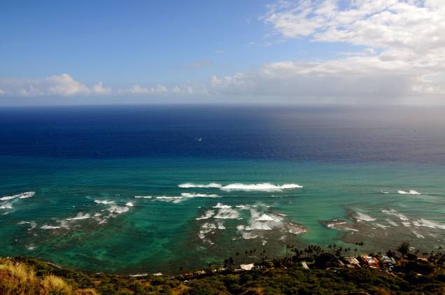 <strong>Parque Nacional dos Vulcões do Havaí</strong><br />As ilhas do Havaí surgiram de vulcões, alguns ainda muitos ativos, como o o Mauna Loa e o Kilauea, que emergiram do oceano. A região, muito próxima ao ponto de falha da placa tectônica do Pacífico, abriga o Parque Nacional dos Vulcões, considerado um Patrimônio Mundial pela Unesco. Na imagem, a vista direta do vulcão Diamond Head <strong>Parque Nacional dos Vulcões do Havaí</strong><br />As ilhas do Havaí surgiram de vulcões, alguns ainda muitos ativos, como o o Mauna Loa e o Kilauea, que emergiram do oceano. A região, muito próxima ao ponto de falha da placa tectônica do Pacífico, abriga o Parque Nacional dos Vulcões, considerado um Patrimônio Mundial pela Unesco. Na imagem, a vista direta do vulcão Diamond Head
