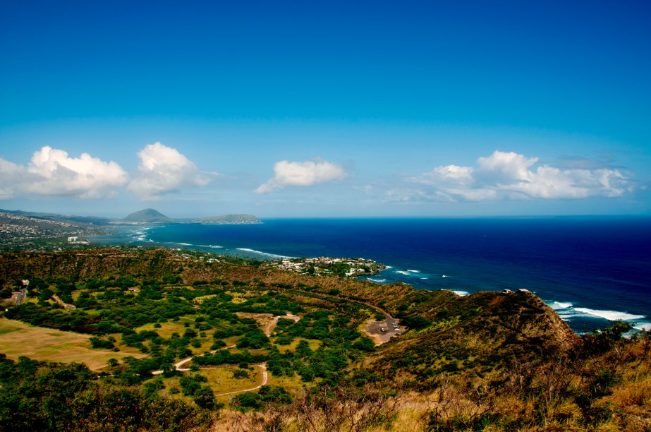 <strong>Aloha!</strong><br />A saudação “Aloha” é usada para dar as boas vindas, cumprimentar ou desejar "paz" e "amor". Já "Mahalo" é "obrigado" no idioma havaiano