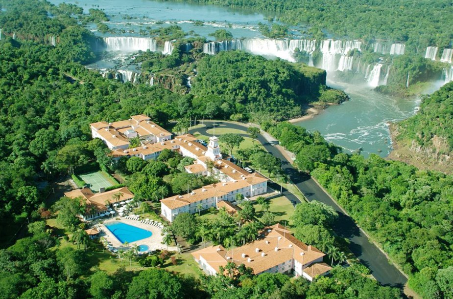 <strong>Melhor Hotel: <a href="https://viajeaqui.abril.com.br/estabelecimentos/br-pr-foz-do-iguacu-hospedagem-hotel-das-cataratas" rel="Belmond Hotel das Cataratas" target="_blank">Belmond Hotel das Cataratas</a>, em <a href="https://viajeaqui.abril.com.br/cidades/br-pr-foz-do-iguacu" rel="Foz do Iguaçu ">Foz do Iguaçu </a></strong>