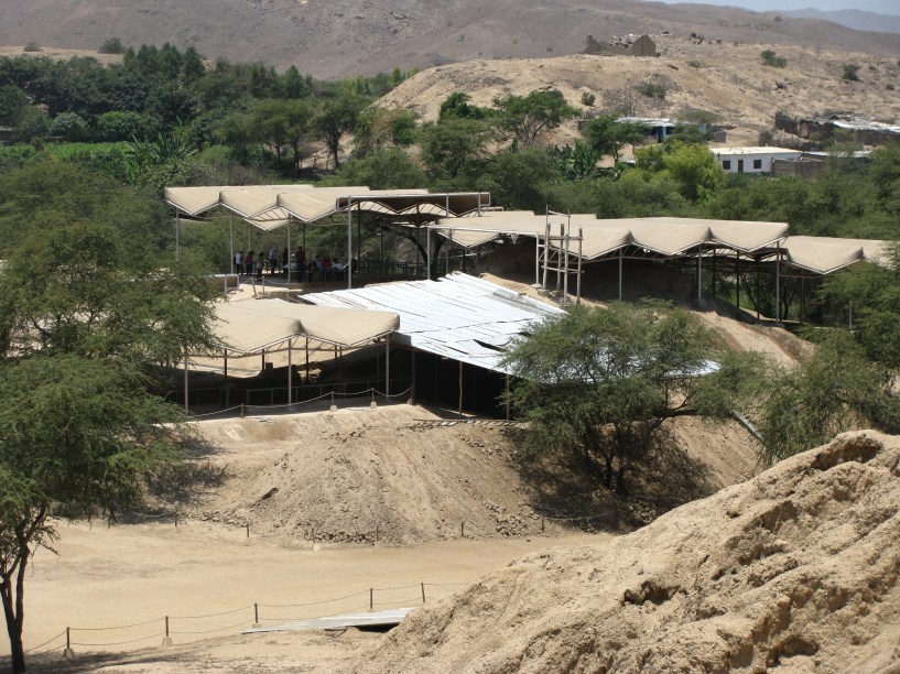 Vista para o Santuário Mochica de Sipán, Huaca Rajada