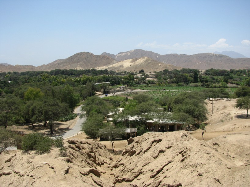 Vista para o Santuário Mochica de Sipán, Huaca Rajada