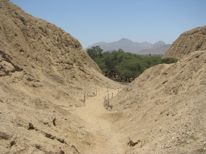 Trilha no complexo arqueológico Huaca Rajada