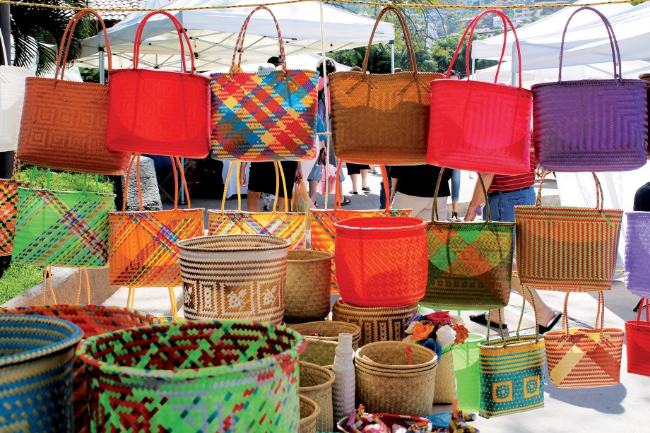 Bolsas à venda no imperdível Farmers Market, em Puerto Vallarta, aos sábados