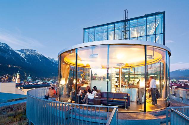 O modernoso 360DegreeBar, em Innsbruck O modernoso 360DegreeBar, em Innsbruck