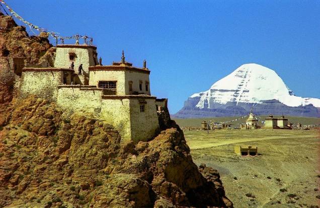 <strong>Monte Kailash, Tibete, <a href="https://viajeaqui.abril.com.br/paises/china" rel="China" target="_blank">China</a></strong>As neves do sagrado monte Kailash ajudam a alimentar grandes rios do centro da <strong>Ásia </strong>como o Indo, o Brahmaputra e o Ganges. Uma montanha santa para jainistas, hindus e budistas, seu cume a mais de 6 mil metros nunca foi conquistado por ser considerado um tabu <strong>Monte Kailash, Tibete, <a href="https://viajeaqui.abril.com.br/paises/china" rel="China" target="_blank">China</a></strong>As neves do sagrado monte Kailash ajudam a alimentar grandes rios do centro da <strong>Ásia </strong>como o Indo, o Brahmaputra e o Ganges. Uma montanha santa para jainistas, hindus e budistas, seu cume a mais de 6 mil metros nunca foi conquistado por ser considerado um tabu