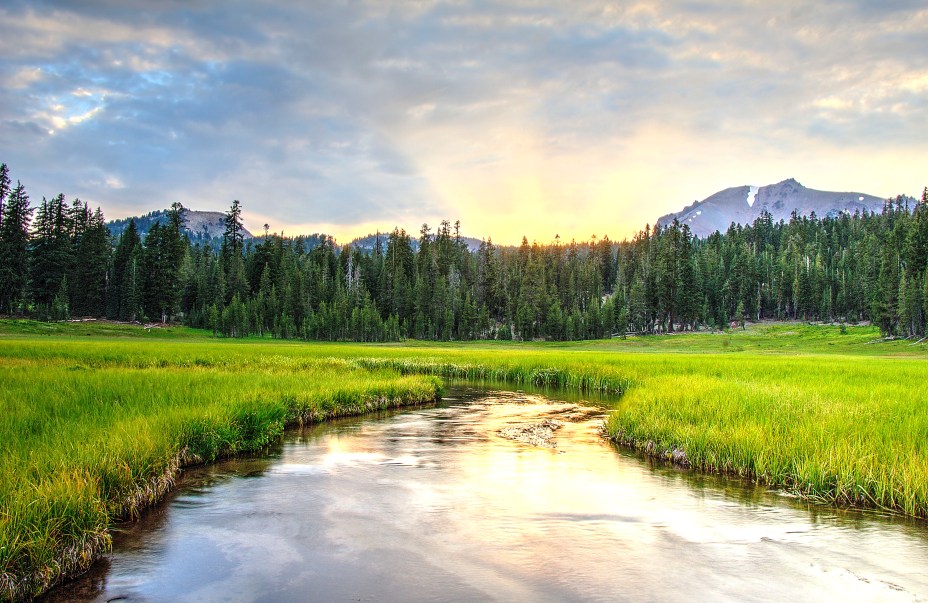 <strong>4. Lassen Volcanic National Park, na Califórnia</strong>    Suas trilhas, por outro lado, são propensas a passeios em família. Um bônus: é aberto 24 horas ao público.