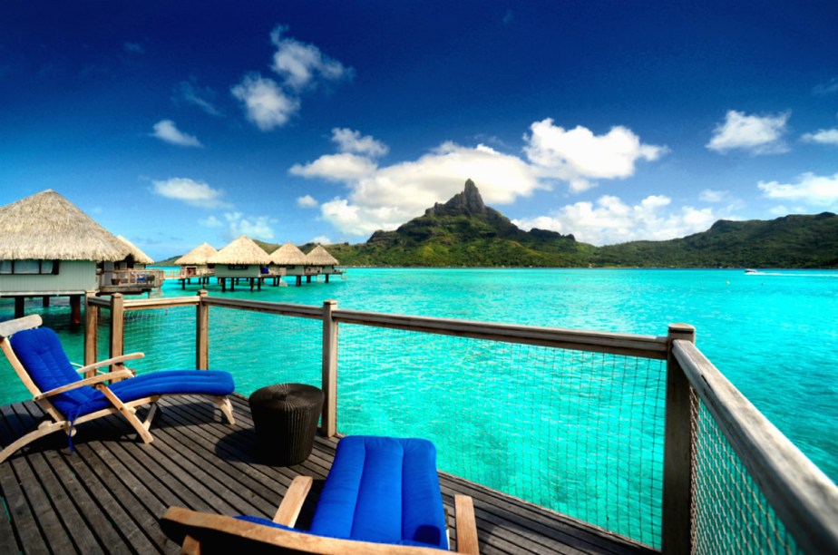 <strong><a href="https://www.booking.com/hotel/pf/le-meridien-bora-bora.pt-br.html?aid=332455&label=viagemabril-hoteisflutuantes" rel="Le Méridien" target="_blank">Le Méridien</a> – Bora Bora (Polinésia Francesa)</strong>Os bangalôs do Le Méridien, em Bora Bora, são perfeitos para hóspedes que desejam se ambientar perfeitamente na atmosfera polinésia, possuindo seis tipos de acomodação, todas reformadas recentemente.