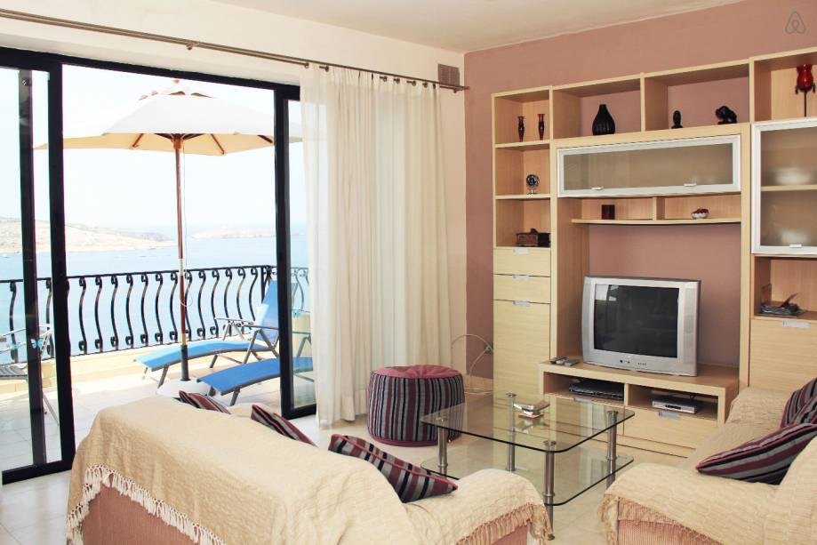 <a href="https://www.airbnb.com.br/rooms/273264" rel="13. Baía de São Paulo, Malta" target="_blank"><strong>13. Baía de São Paulo, Malta</strong></a>O apartamento tem dois quartos grandes e um estúdio menor, e acomoda quatro hóspedes; e segundo o proprietário, a vista da Baía é de 360 graus