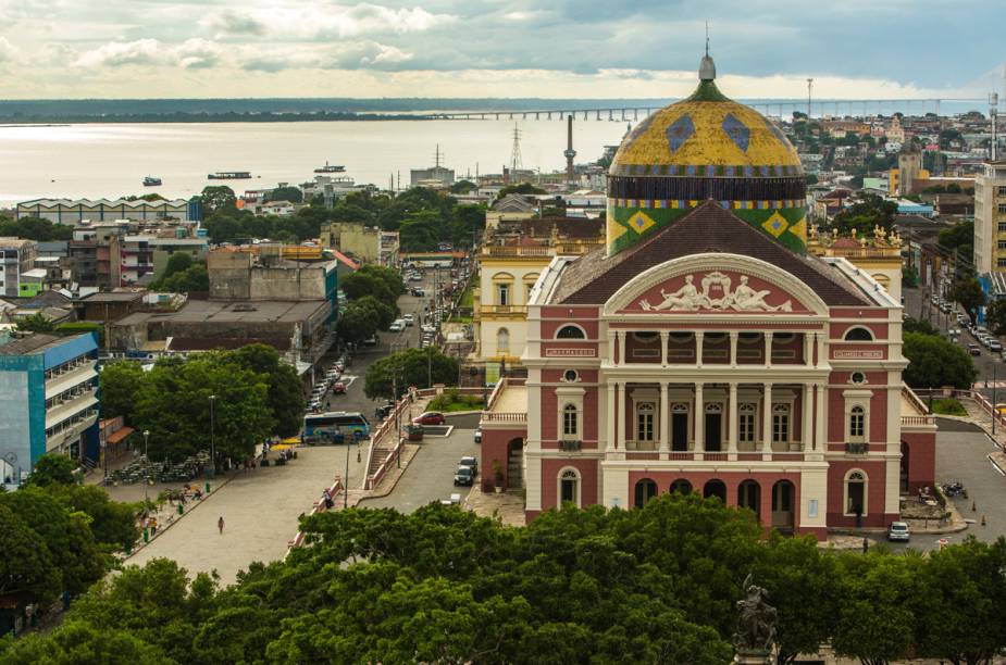 <a href="https://viajeaqui.abril.com.br/estabelecimentos/br-am-manaus-atracao-teatro-amazonas" rel="Teatro Amazonas" target="_blank"><strong>Teatro Amazonas</strong></a>, em Manaus (AM)