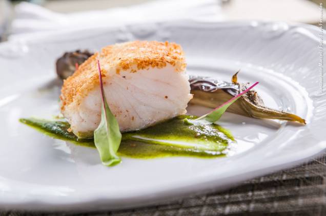 <a href="https://viajeaqui.abril.com.br/estabelecimentos/br-sp-sao-paulo-restaurante-marcel-hotel-quality-suites-imperial-hall" rel="Marcel" target="_blank"><strong>Marcel</strong></a> Como prato principal do almoço, é possível escolher peixe do dia em crosta de pão, tapenade de azeitona preta e berinjela confit <a href="https://viajeaqui.abril.com.br/estabelecimentos/br-sp-sao-paulo-restaurante-marcel-hotel-quality-suites-imperial-hall" rel="Marcel" target="_blank"><strong>Marcel</strong></a> Como prato principal do almoço, é possível escolher peixe do dia em crosta de pão, tapenade de azeitona preta e berinjela confit