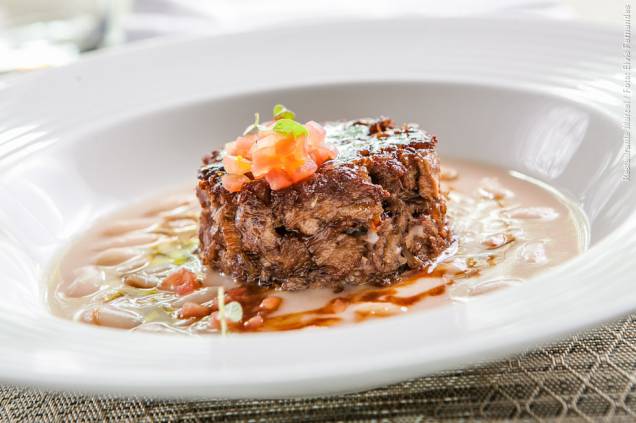 <a href="https://viajeaqui.abril.com.br/estabelecimentos/br-sp-sao-paulo-restaurante-marcel-hotel-quality-suites-imperial-hall" rel="Marcel" target="_blank"><strong>Marcel</strong></a> A estrela do jantar é o gigot de cordeiro assado e feijão branco <a href="https://viajeaqui.abril.com.br/estabelecimentos/br-sp-sao-paulo-restaurante-marcel-hotel-quality-suites-imperial-hall" rel="Marcel" target="_blank"><strong>Marcel</strong></a> A estrela do jantar é o gigot de cordeiro assado e feijão branco
