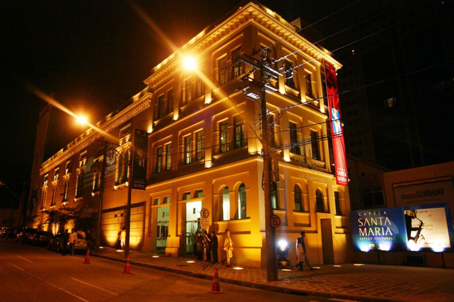 Em estilo neoclássico, a Capela Santa Maria foi construída pela Congregação Marista em 1939. Restaurada, se transformou em sala de concertos