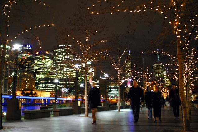 <a href="https://viajeaqui.abril.com.br/cidades/australia-melbourne" rel="Melbourne, Austrália"><strong>Melbourne, Austrália</strong></a> - Totalmente plana, Melbourne é considerada a melhor cidade da Austrália para viver sem se preocupar em ter um carro para se locomover. Como Amsterdã, perfeita para os ciclistas, Melbourne tem opções de serviço e comércio acessíveis para quem pretende levar um estilo de via livre de carro. <a href="https://viajeaqui.abril.com.br/cidades/australia-melbourne" rel="Melbourne, Austrália"><strong>Melbourne, Austrália</strong></a> - Totalmente plana, Melbourne é considerada a melhor cidade da Austrália para viver sem se preocupar em ter um carro para se locomover. Como Amsterdã, perfeita para os ciclistas, Melbourne tem opções de serviço e comércio acessíveis para quem pretende levar um estilo de via livre de carro.