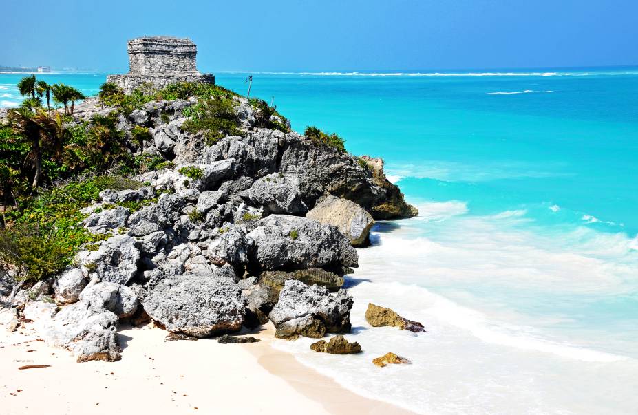 <a href="https://svt.com.br/" rel="SVT" target="_blank"><strong>SVT</strong></a>    <strong>O QUE ELA FAZ POR VOCÊ:</strong> Monta pacotes para Puerto Aventuras e <a href="https://viajeaqui.abril.com.br/cidades/mexico-tulum" rel="Tulum" target="_blank">Tulum</a> (foto), no sul da Riviera Maia.    <strong>PACOTES:</strong> A operadora tem duas opções de viagem em resorts quatro-estrelas de Puerto Aventuras, ambas com seis noites de duração: uma no <a href="https://www.omnihotels.com/hotels/puerto-aventuras" rel="Omni Beach" target="_blank">Omni Beach</a>, desde US$ 1 445, e outra no all-inclusive <a href="https://www.hrhrivieramaya.com/" rel="Hard Rock" target="_blank">Hard Rock</a>, desde US$ 2 188. Para conhecer as ruínas de Tulum, antiga cidade maia à beira-mar, o terceiro tour de seis noites é no all-inclusive <a href="https://www.grandoasistulum.com/" rel="Grand Oasis" target="_blank">Grand Oasis</a>, hotel confortável a 18 minutos de carro do sítio arqueológico. Desde US$ 1 706