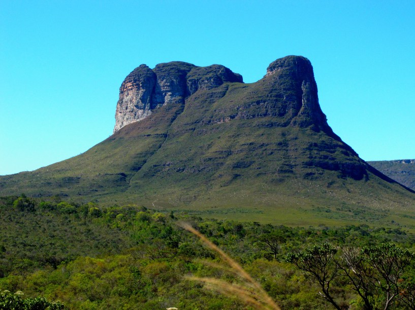 <a href="http:// viajeaqui.abril.com.br/cidades/br-ba-chapada-diamantina" rel="Chapada Diamantina" target="_blank"><strong>Chapada Diamantina</strong></a>    O Morro do Camelo é outro dos chapadões que despontam no horizonte da Chapada Diamantina