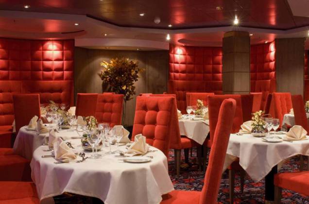 Restaurante em tons de vermelho Restaurante em tons de vermelho